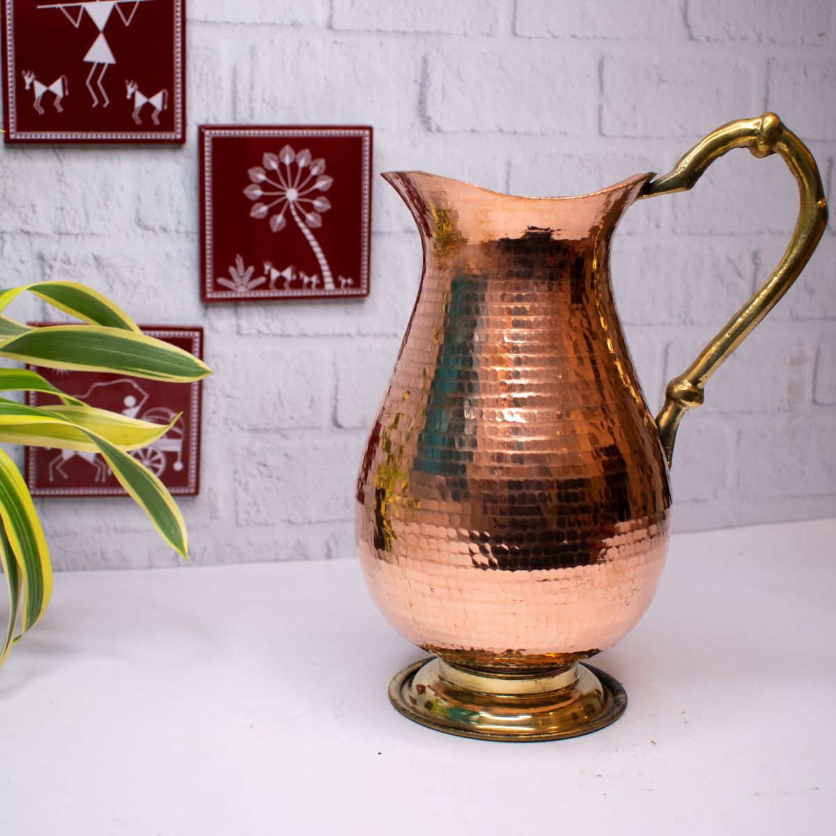 Copper Water Curved Jug: Traditional Design