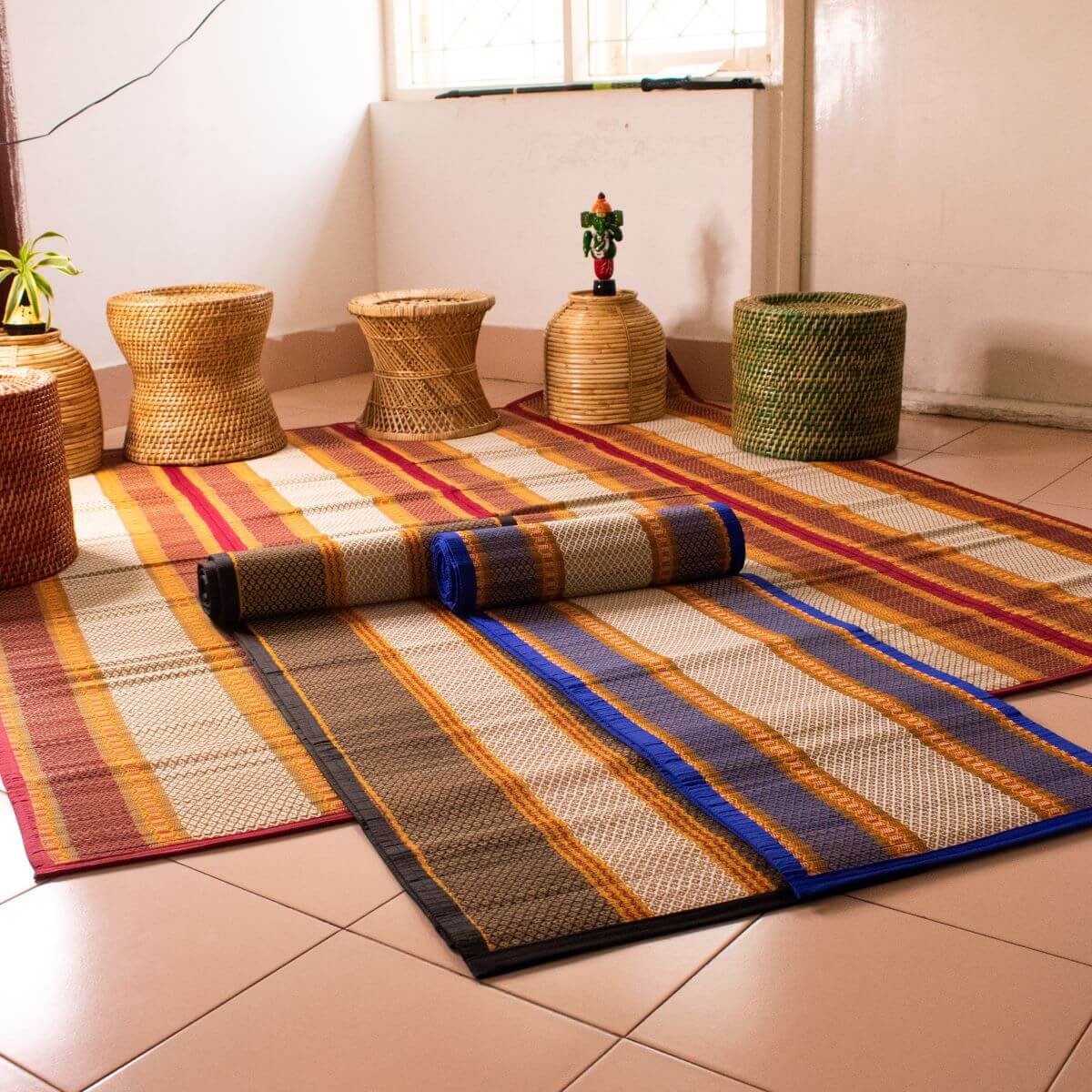 Madur Grass 3 Fold Floor Mat of Midnapore (78 x 53 in)