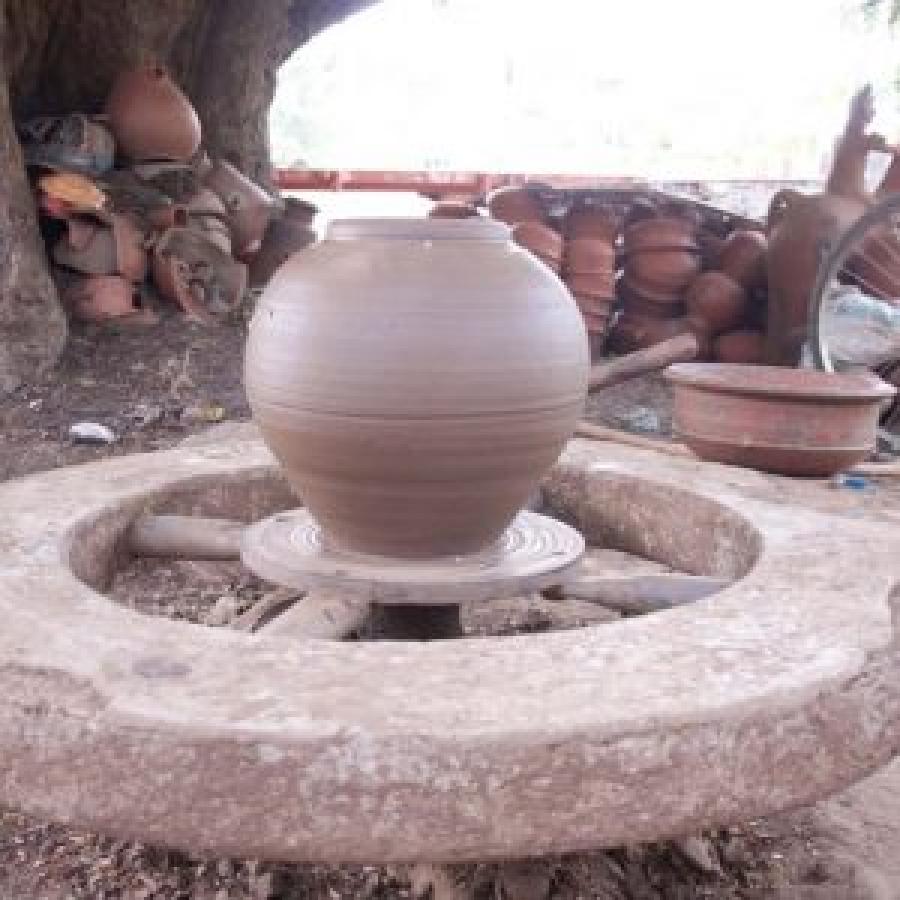 Makers of Clay cookware