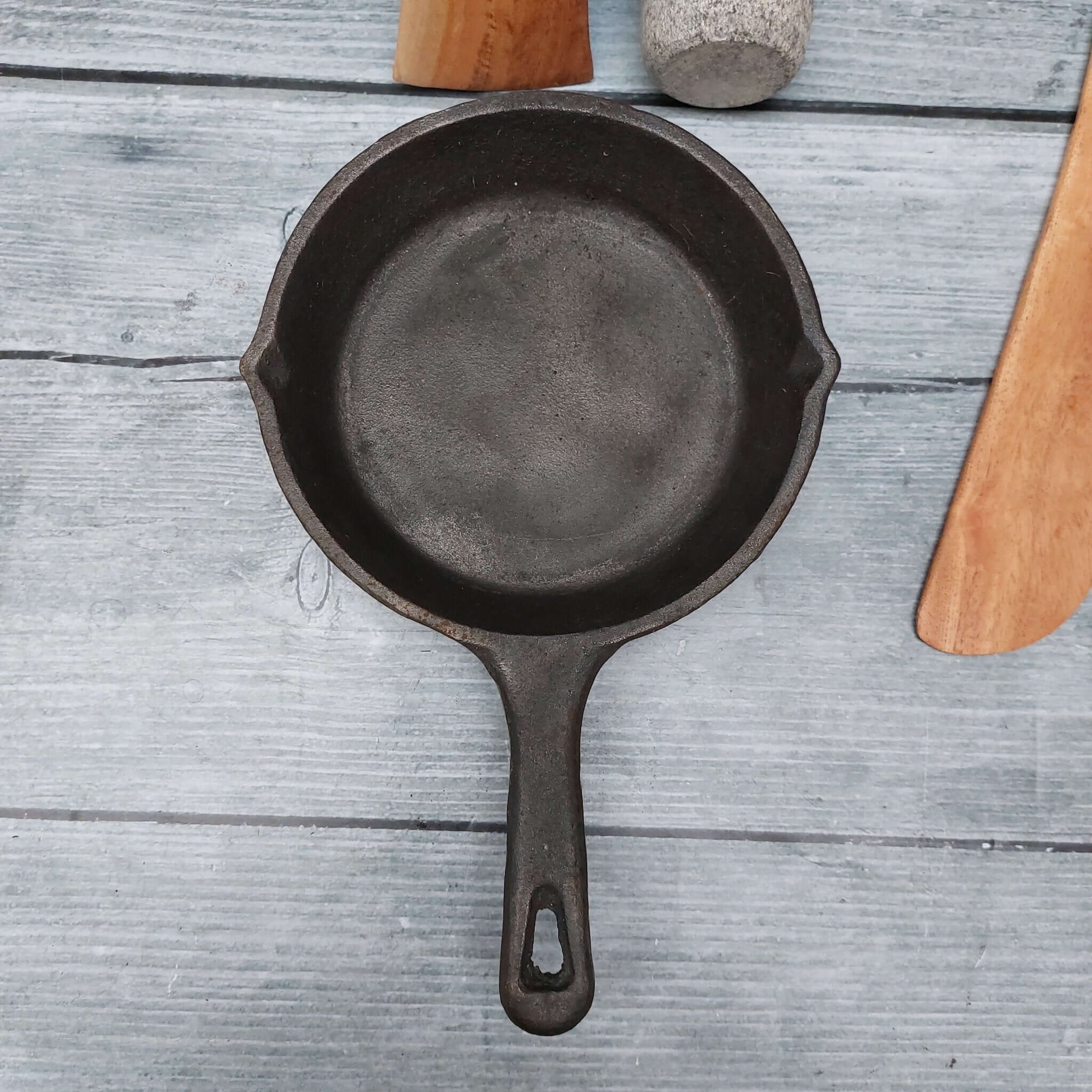 Cast Iron Mini Skillet 1- Zishta Traditional Cookware