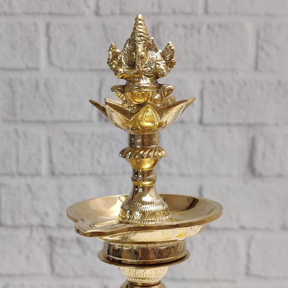 Traditional Brass Kuthu Vilakku (lamp): Ega Vilakku Zishta