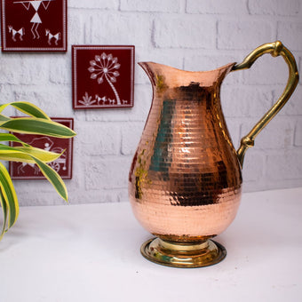 Copper Water Curved Jug: Traditional Design