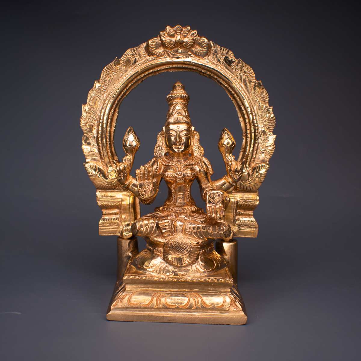 Lakshmi Panchaloha Idol With Arch-6 Inches-Zishta Traditional Home Decor