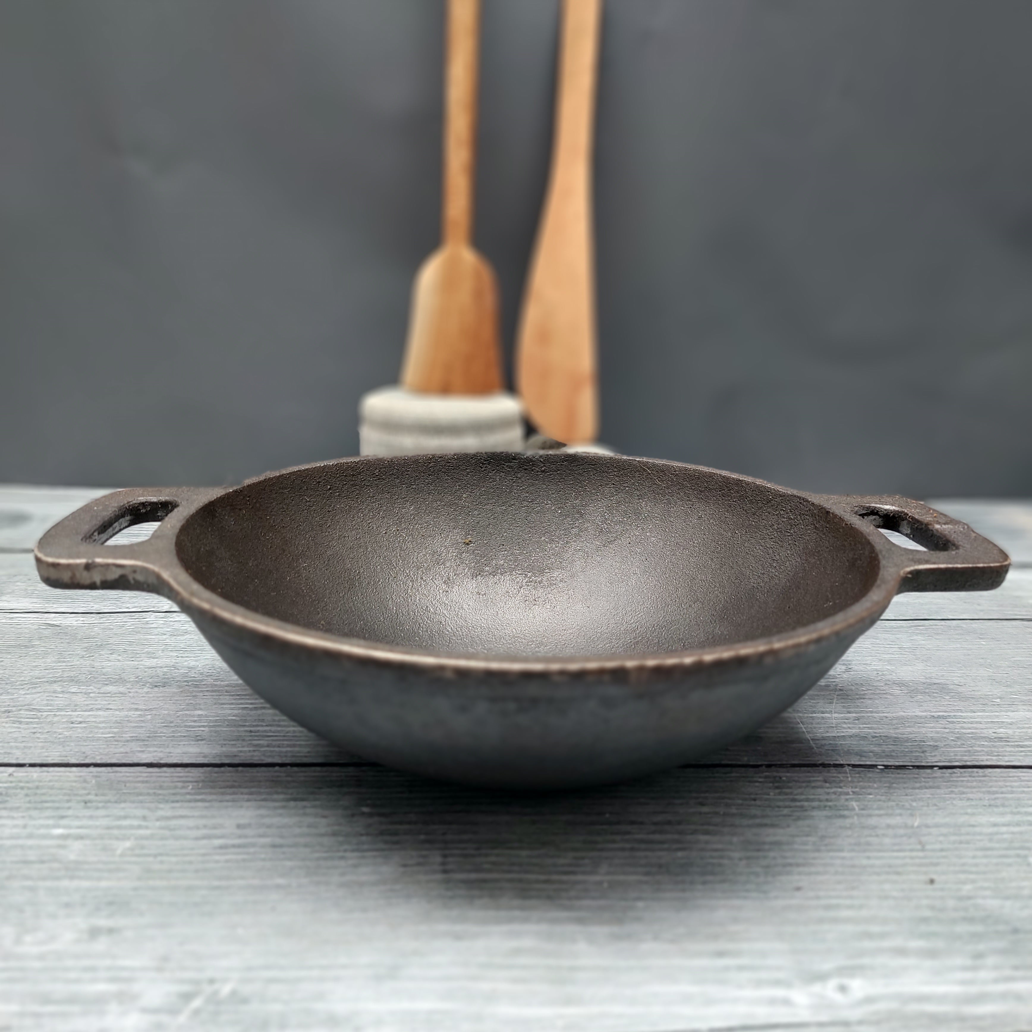 https://zishta.com/cdn/shop/products/Cast-Iron-Flat-Bottom-Kadai-Zishta-Traditional-Cast-Iron-Cookware-4.jpg?v=1659778858&width=3472