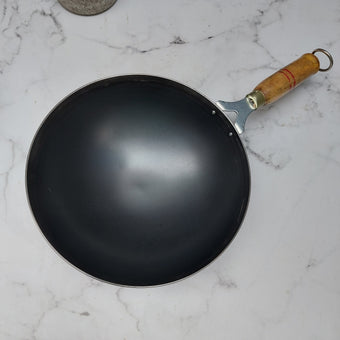 Pure Iron Wok With Wooden Handle