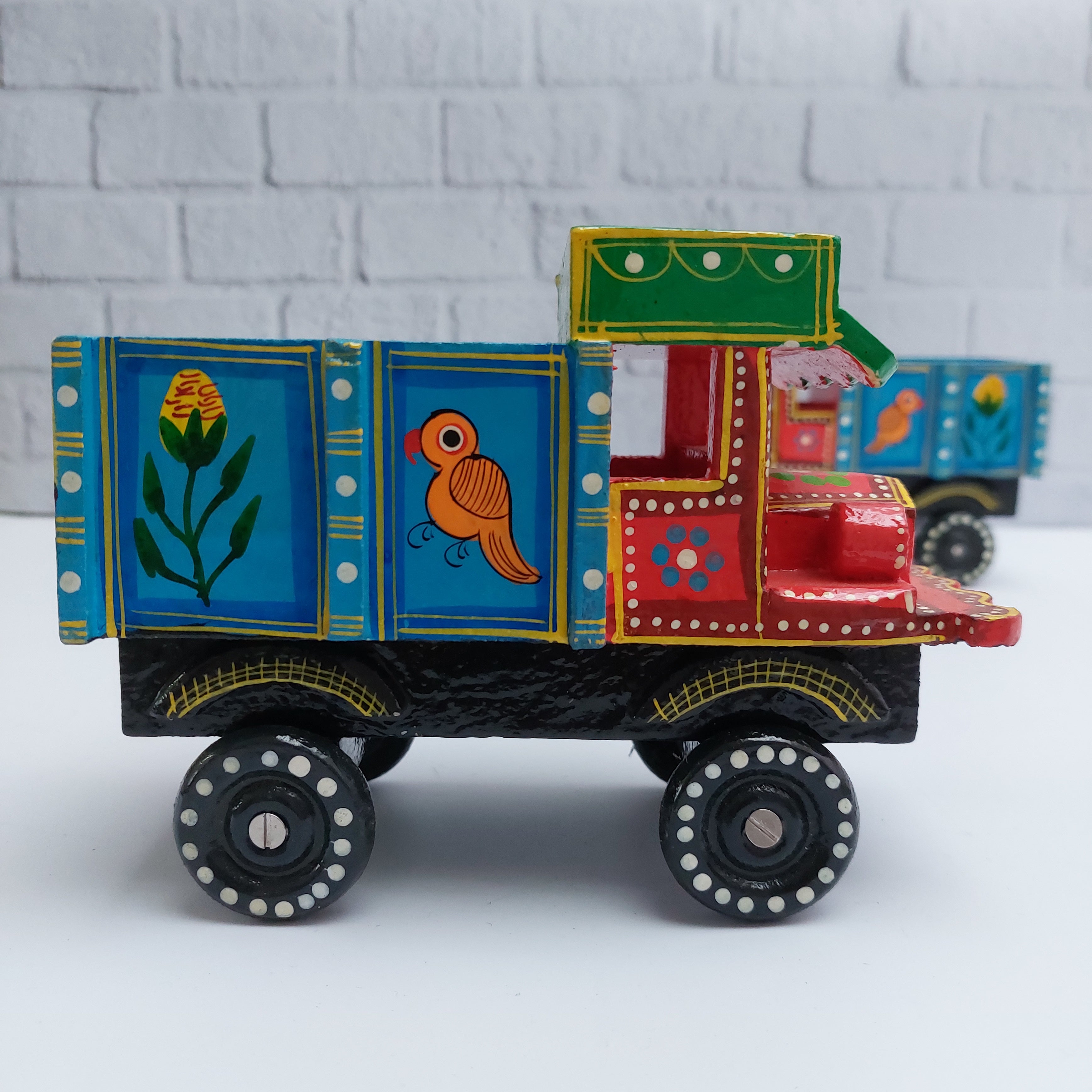 Etikoppaka Lorry Blue And Red 2-Zishta Traditional Home Décor Toys